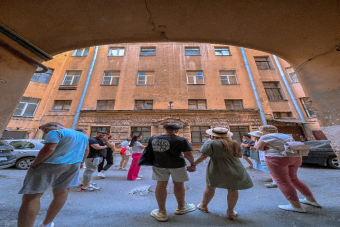 Сердце петербургской истории: доходные дома, дворы и парадные