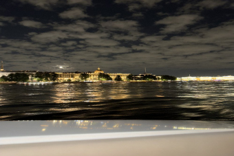 Прогулка к разводным мостам на спортивном катере