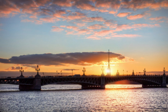 Индивидуальная обзорная экскурсия по Санкт-Петербургу на минивэне