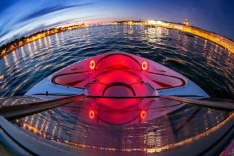 Прекрасный закат на катере в Финском заливе