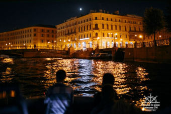Четыре разводных моста на катере