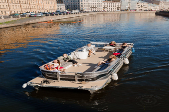 «По водному сердцу города» — уникальный маршрут на 11-местном катере