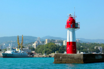 Обзорная прогулка на большой двухпалубной яхте в Сочи