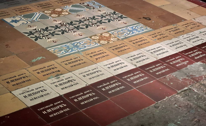 Петроградка в лабиринтах истории: секретные дворы и парадные лестницы