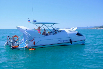 Прогулка на яхте с прозрачным дном (фуршет с купанием)