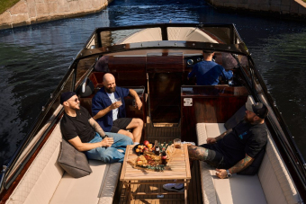 Индивидуальная прогулка на катере комфорт-класса Blackberry