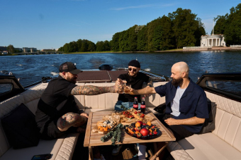 Индивидуальная прогулка на катере комфорт-класса Blackberry