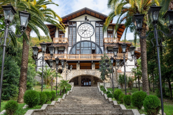 Две жемчужины Абхазии: Гагра и Пицунда