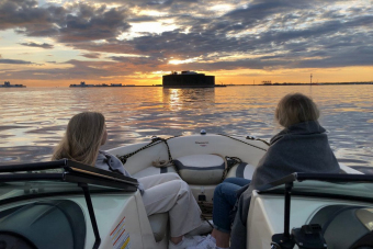 От Гибралтара до Кронштадта: история морских фортов на катере