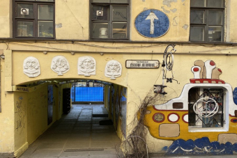 Петербург наизнанку: дворы, парадные и головокружительная панорама