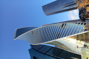 К небоскрёбам Москвы-Сити по зимней реке + кофе на уровне облаков