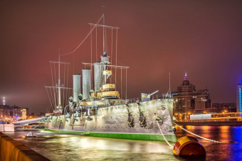 На теплоходе по Петербургу с выходом в залив и живой музыкой