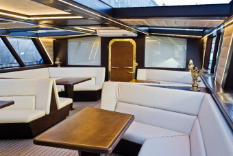 Салют 9 мая на VIP теплоходе Монарх. Праздничная авторская экскурсия