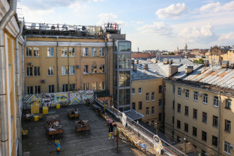 Петербург 4 в 1: дворы, парадные, коммуналки и крыша