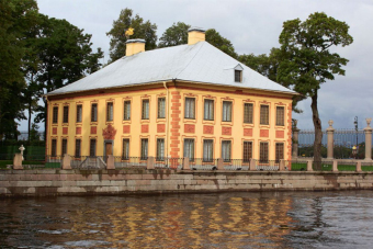 Императорские и великокняжеские дворцы Петербурга