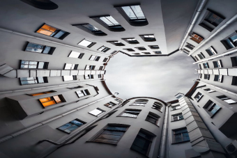 Дворы, парадные и коммуналка Довлатова — самая петербургская прогулка