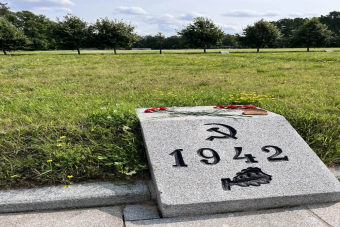 Тур по Пискаревскому мемориальному кладбищу