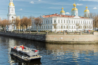 Утро на катере —  водная экскурсия по Петербургу