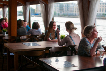 День города! Праздничная музыкальная прогулка по Неве