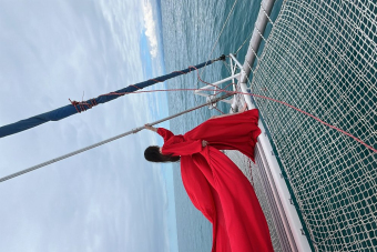 Прогулка на парусной яхте к дельфинам с фотосессией