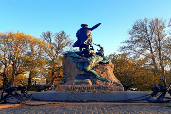 Кронштадт и Петергоф