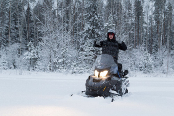 На канадских снегоходах в русскую зиму: снегоходный тур