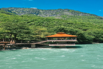 Пляжная Абхазия: озеро Рица и самый красивый пляж