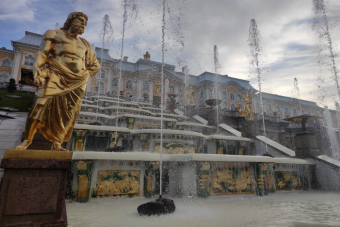 Дворцы и парки Петергофа с возвращением на метеоре