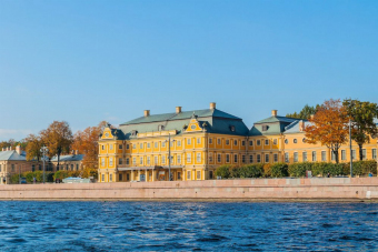 Императорские и великокняжеские дворцы Петербурга