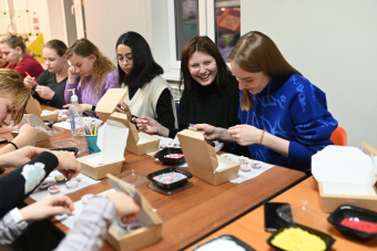 Два мастер-класса: «Шоколадные конфеты» и «Угадай аромат»