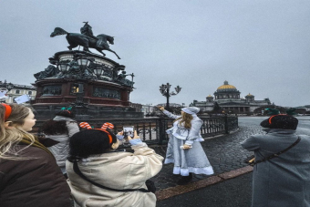 Со Снегурочкой по Петербургу: настоящая новогодняя экскурсия