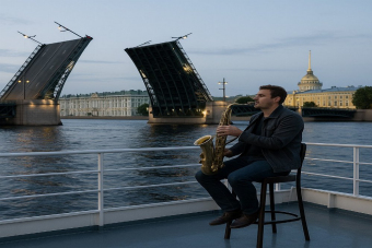 Теплоходная прогулка «Танец мостов» под живую музыку саксофона или скрипки