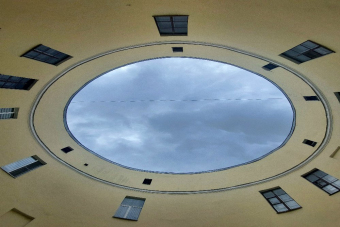 Анатомия Петербурга: дворы и парадные