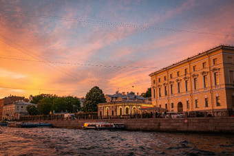 Город в лучах дня и огнях вечера: увлекательная теплоходная прогулка