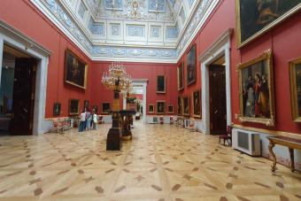 Увидеть Петербург, посетить Эрмитаж (в минигруппе, на автомобиле)