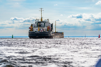 А поехали к морю? В Кронштадт, зелёный город на семи ветрах