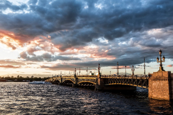 Прогулка по Неве на закате с выходом в Финский залив и живой музыкой