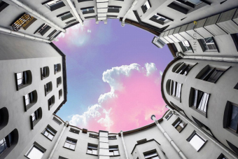 Необычные дворы и парадные Петербурга на приватной прогулке