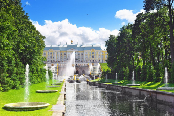 Дворцы и парки Петергофа с возвращением на метеоре