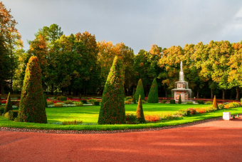 Автобусная экскурсия в Петергоф: Большой дворец и Нижний парк