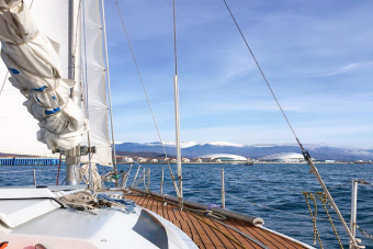 Морская прогулка на парусной яхте в Адлере