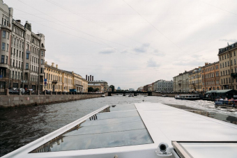 На кораблике по Парадной части Невы
