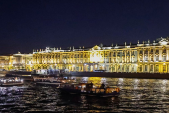 «Мосты повисли над Невой» — ночная прогулка на двухпалубном теплоходе