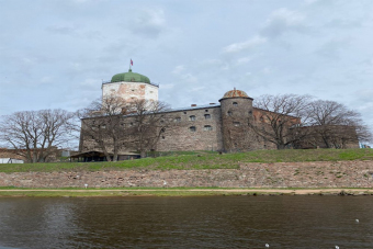 Экскурсия в Выборг на комфортном автомобиле зимой и на мотоциклах летом