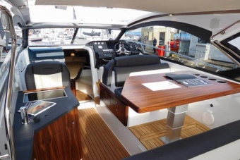 Аренда моторной яхты для вечеринок в Адлере и Сириусе