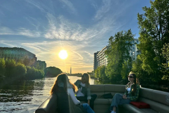 По утренней Петроградке на катере в мини-группе
