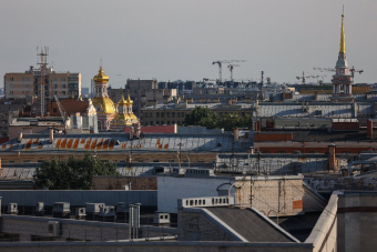 Петербург 4 в 1: дворы, парадные, коммуналки и крыша