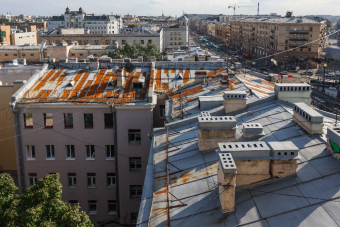 Петербург 4 в 1: дворы, парадные, коммуналки и крыша