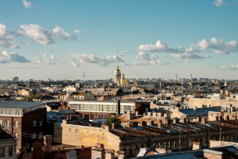 Питерское комбо: подъем на крышу + променад по дворам-колодцам и парадным