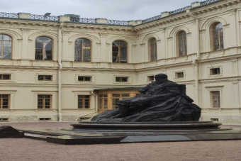 В Гатчинский замок и подземный ход с лицензированным гидом на автомобиле